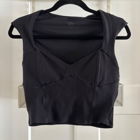 Alo Ribbed Sweetheart Short Cap Sleeve Crop Athletic Top Black Medium Workout - Picture 2 of 4